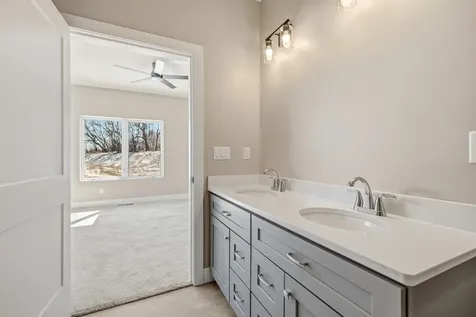 2306 Tiffany Dubuque IA 52001
