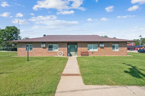108 S Center Dundee IA 52038