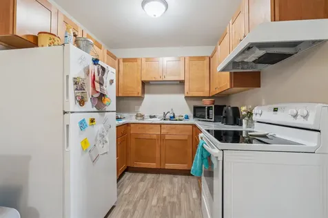 108 S Center Dundee IA 52038