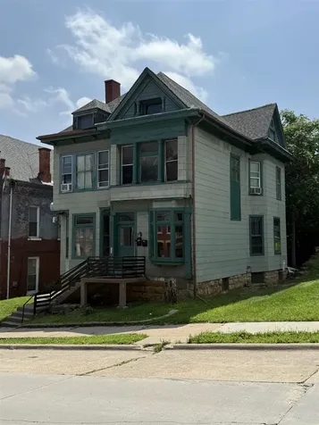 568 Loras Dubuque IA 52001