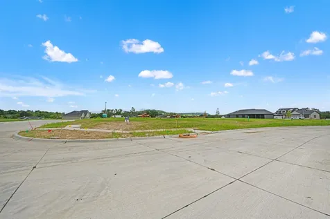 Lot 75 Waterbridge Dubuque IA 52003