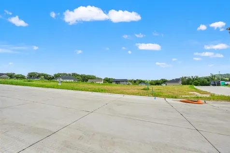 Lot 74 Waterbridge Dubuque IA 52003