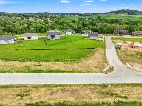 Lot 74 Waterbridge Dubuque IA 52003