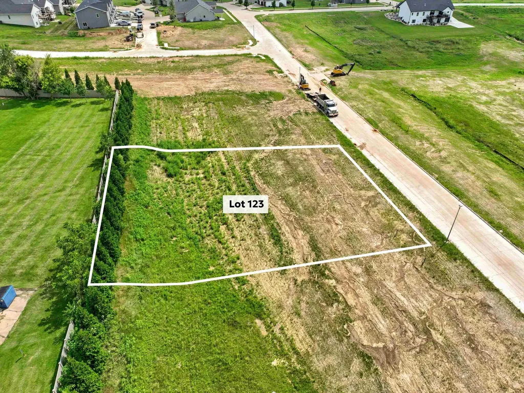 Lot 123 South Pointe Dubuque IA 52003
