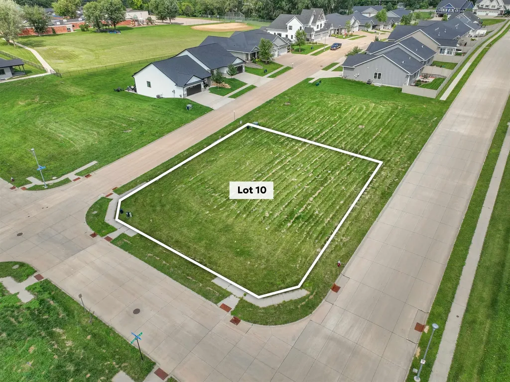 Lot 10 Autumn Ridge Dubuque IA 52003