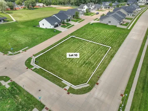Lot 10 Autumn Ridge Dubuque IA 52003