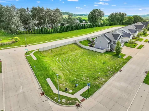 Lot 3 Autumn Ridge Dubuque IA 52003