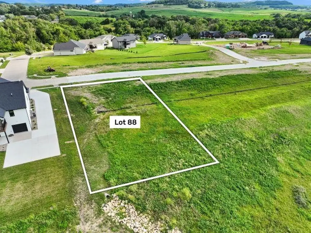 Lot 88 Waterbridge Dubuque IA 52003