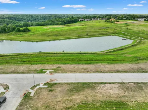 Lot 83 Waterbridge Dubuque IA 52003