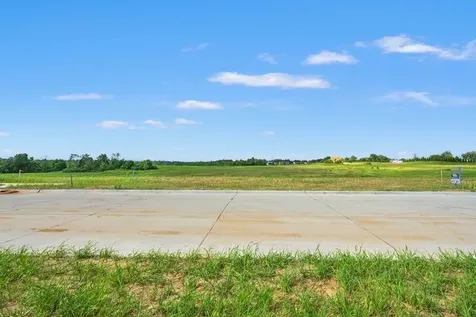 Lot 83 Waterbridge Dubuque IA 52003