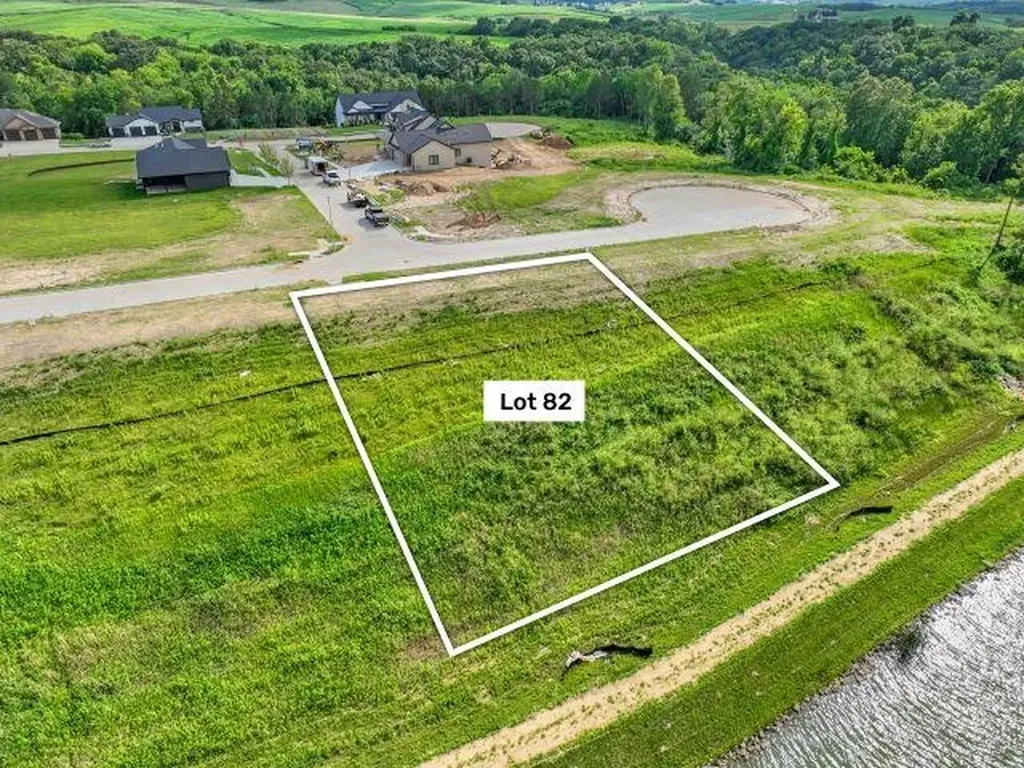 Lot 82 Waterbridge Dubuque IA 52003