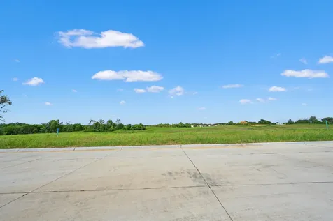 Lot 81 Waterbridge Dubuque IA 52003