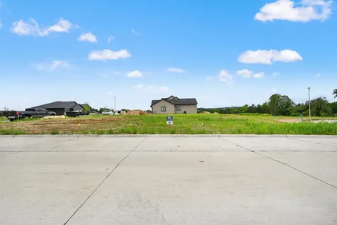 Lot 77 Waterbridge Dubuque IA 52003
