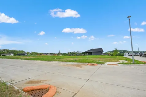 Lot 76 Waterbridge Dubuque IA 52003