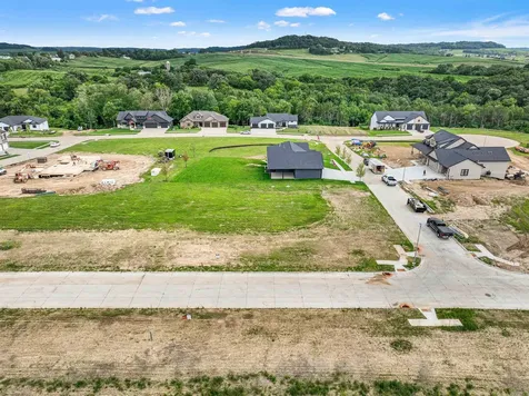 Lot 76 Waterbridge Dubuque IA 52003