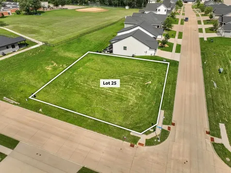 Lot 25 Rolling Creek Dubuque IA 52003
