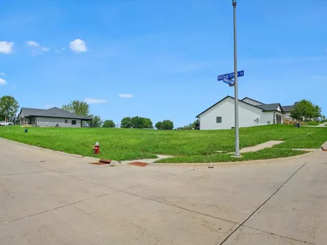 Lot 25 Rolling Creek Dubuque IA 52003