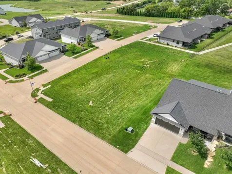 Lot 25 Rolling Creek Dubuque IA 52003