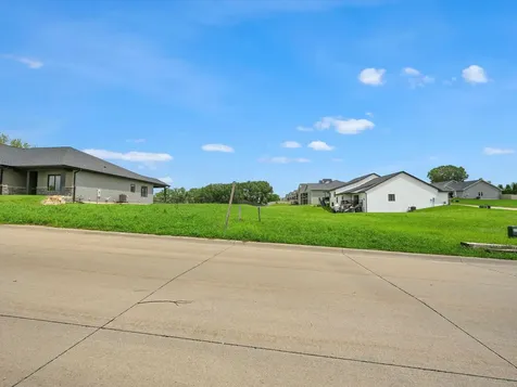 Lot 24 Rolling Creek Dubuque IA 52003
