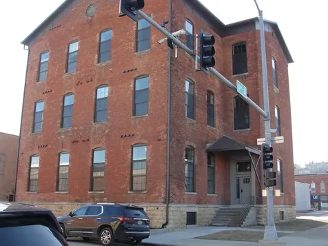 1199 Central Dubuque IA 52001