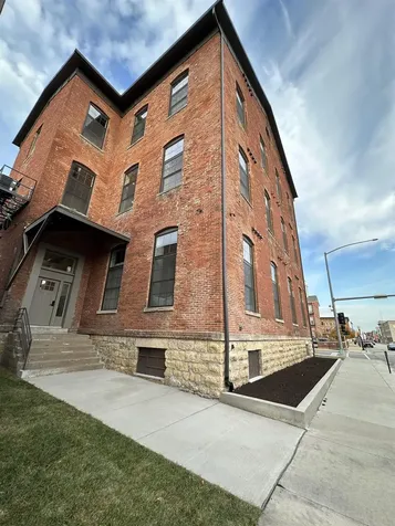 1199 Central Dubuque IA 52001