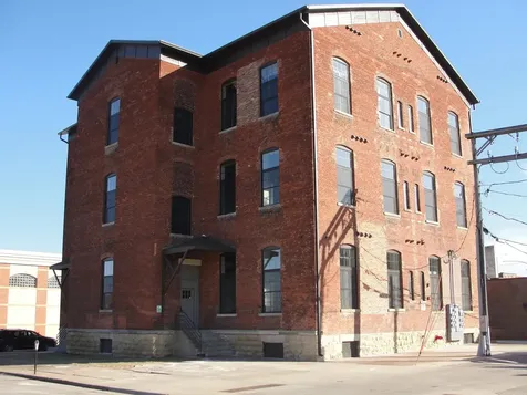 1199 Central Dubuque IA 52001