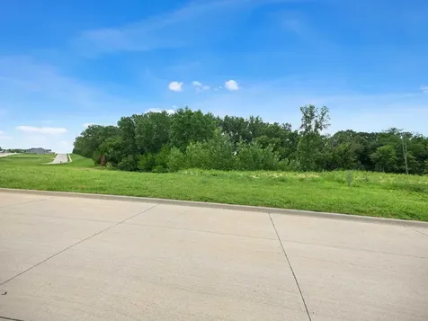 Lot 44 South Pointe Dubuque IA 52003