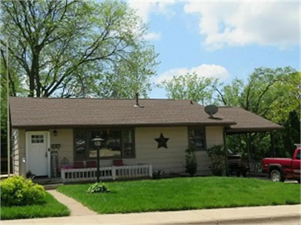 2474 Wilbright Dubuque IA 52001