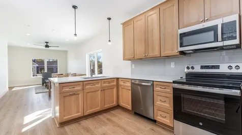 2303 Tiffany Dubuque IA 52002