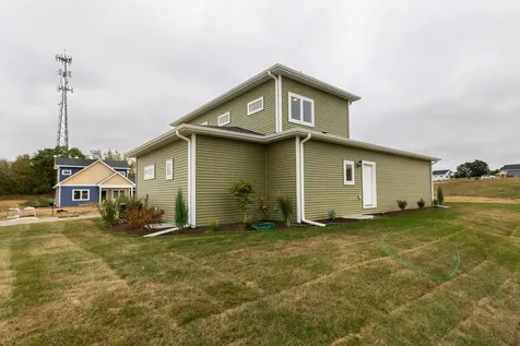 2303 Tiffany Dubuque IA 52002
