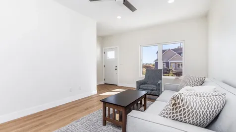 2303 Tiffany Dubuque IA 52002