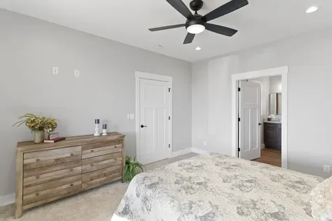 2372 Tiffany Dubuque IA 52001