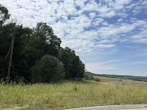 8647 Fameza Dubuque IA 52003