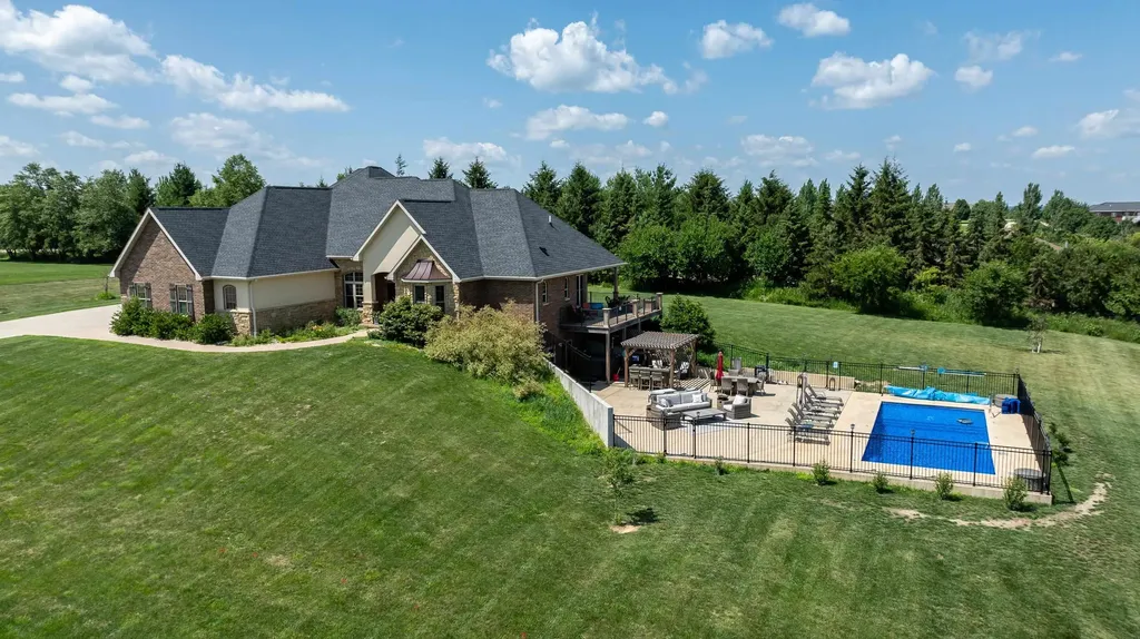 2189 Tuscany Ridge Dubuque IA 52002