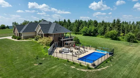 2189 Tuscany Ridge Dubuque IA 52002