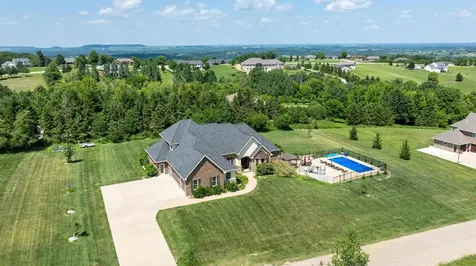 2189 Tuscany Ridge Dubuque IA 52002