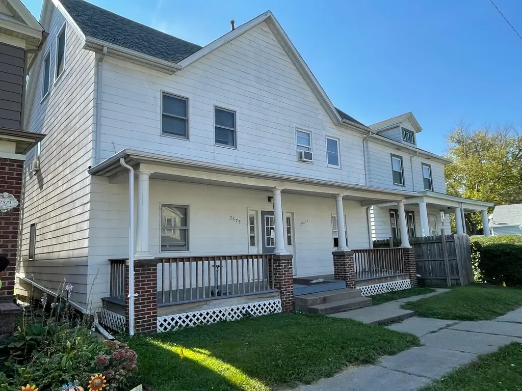 2575 Jackson Dubuque IA 52001