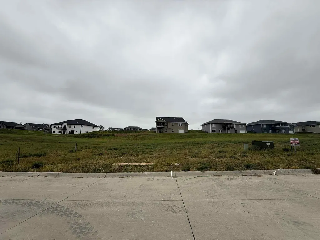 Lot 61 Rustic Point Dubuque IA 52002