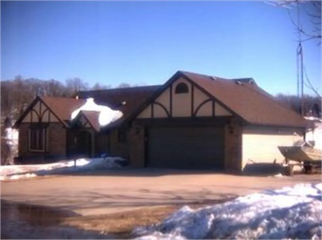 17000 Mountain Ridge Dubuque IA 52002
