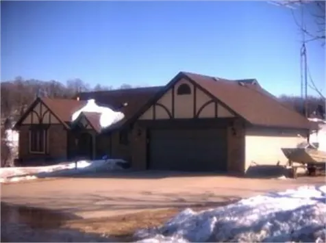 17000 Mountain Ridge Dubuque IA 52002