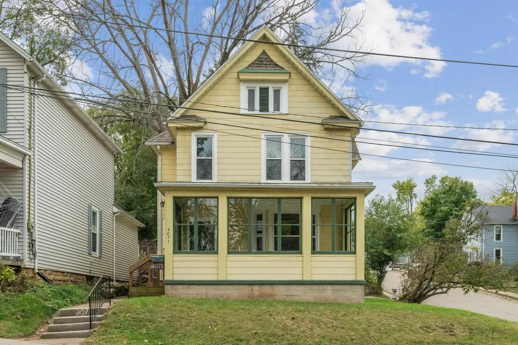 2071 N Main Dubuque IA 52001
