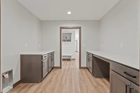 1023 Oakview Manchester IA 52057-0000