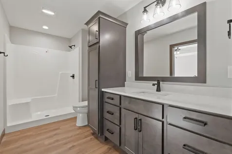 1023 Oakview Manchester IA 52057-0000