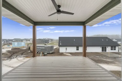 1020 Sage Oak Manchester IA 52057
