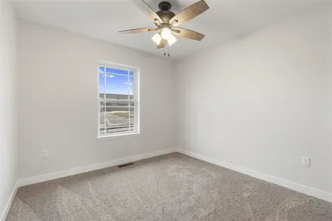 1020 Sage Oak Manchester IA 52057