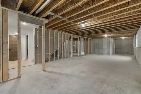 1020 Sage Oak Manchester IA 52057
