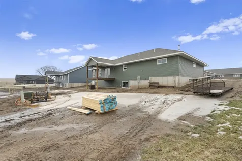 1020 Sage Oak Manchester IA 52057