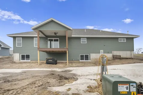 1020 Sage Oak Manchester IA 52057
