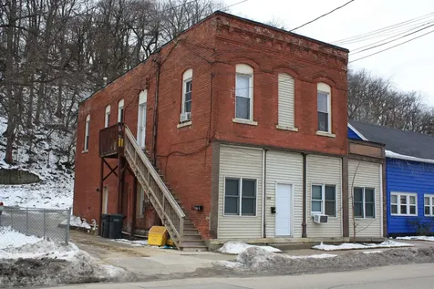 2831 Central Dubuque IA 52001