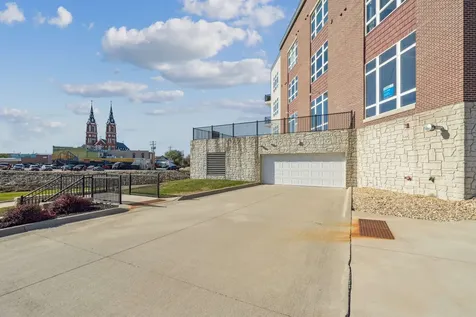 120 Twin Steeples Circle NE #307 Dyersville IA 52040
